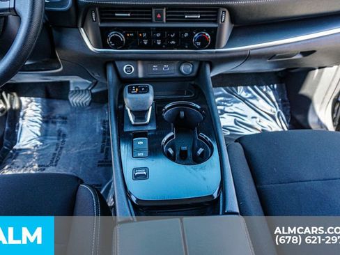 Used 2023 Nissan Rogue S image 39