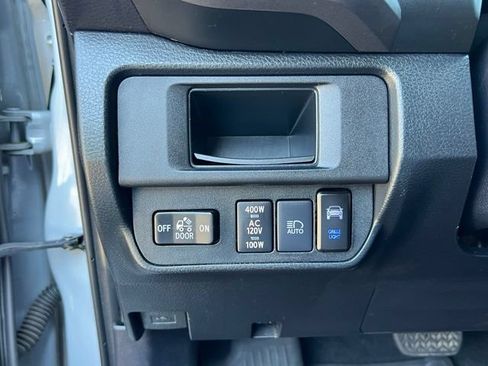 Used 2019 Toyota Tacoma TRD Off-Road AWD/4WD image 17