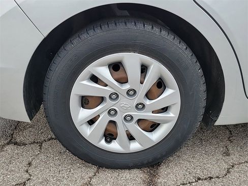 Used 2019 Hyundai Elantra SE image 6