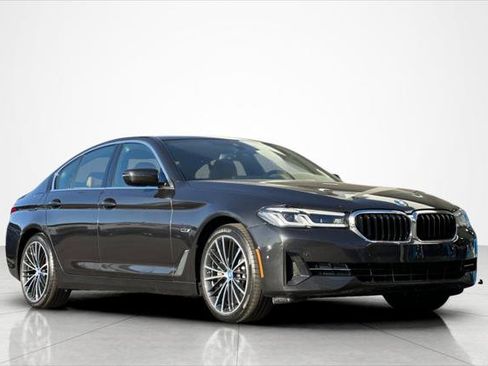 Used 2023 BMW 530e xDrive w/ Convenience Package image 7