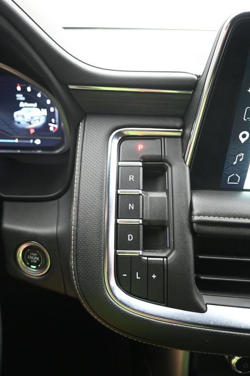 Used 2023 GMC Yukon XL SLT w/ SLT Luxury Package AWD/4WD image 19
