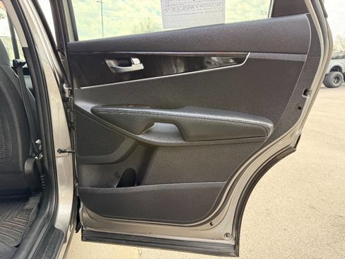 Used 2018 Kia Sorento FWD image 33