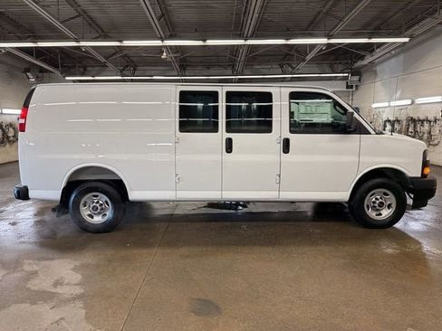 New 2026 GMC Savana 2500 Extended RWD image 7