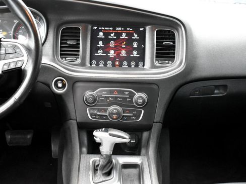 Used 2017 Dodge Charger R/T w/ Premium Group image 25