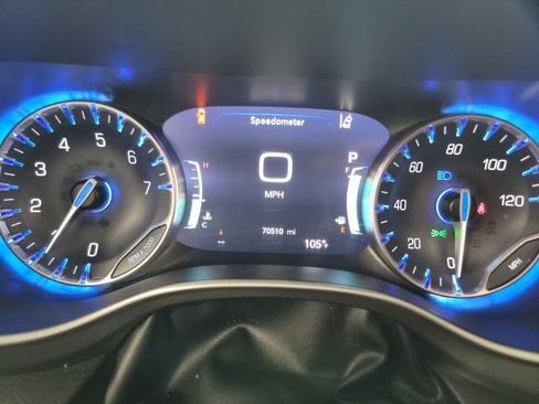 Used 2023 Chrysler Pacifica Touring-L FWD image 16