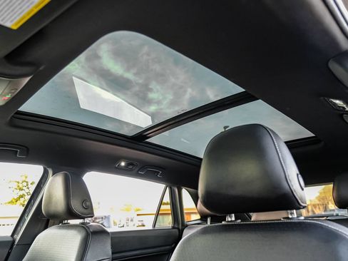 Used 2020 Volkswagen Atlas Cross Sport SE w/ Panoramic Sunroof Package FWD image 5
