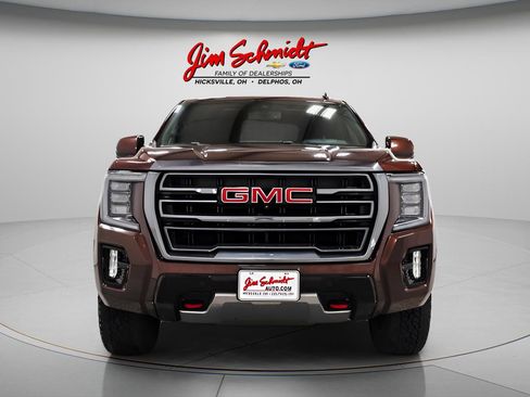 Used 2022 GMC Yukon AT4 w/ Technology Package AWD/4WD image 2