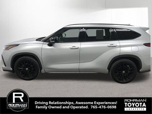 Used 2023 Toyota Highlander XSE AWD/4WD image 3