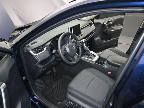 Used 2025 Toyota RAV4 XLE w/ Convenience Package FWD image 4