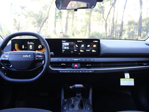 New 2026 Kia K4 FWD image 21