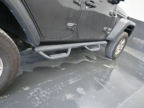Used 2018 Jeep Wrangler Unlimited Sport S image 31