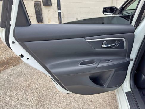 Used 2017 Nissan Altima 2.5 SR FWD image 36
