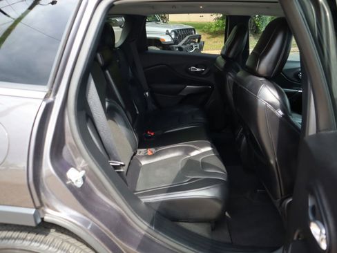 Used 2021 Jeep Cherokee Latitude Lux w/ Sun & Sound Group FWD image 22