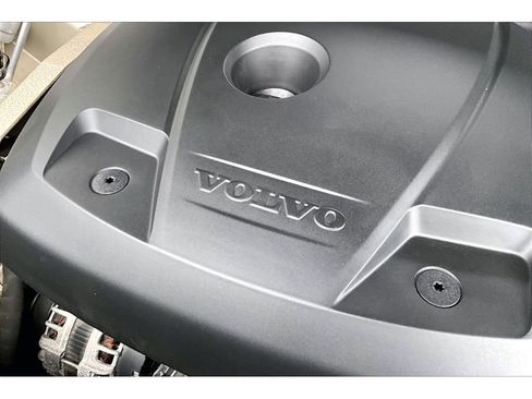 Used 2016 Volvo XC90 T5 Momentum image 31