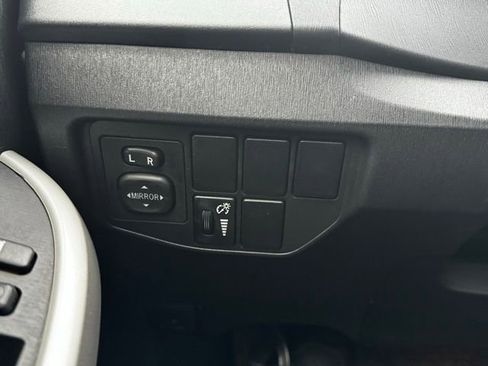 Used 2014 Toyota Prius Three image 28