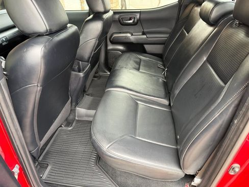 Used 2019 Toyota Tacoma TRD Off-Road image 11