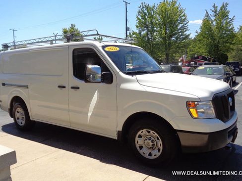 Used 2021 Nissan NV 3500 SV RWD image 2