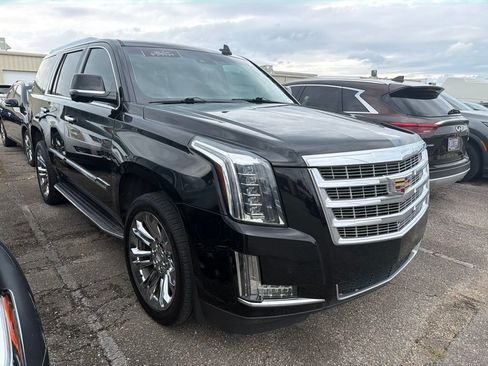 Used 2019 Cadillac Escalade Luxury w/ LPO, Radiant Package RWD image 14