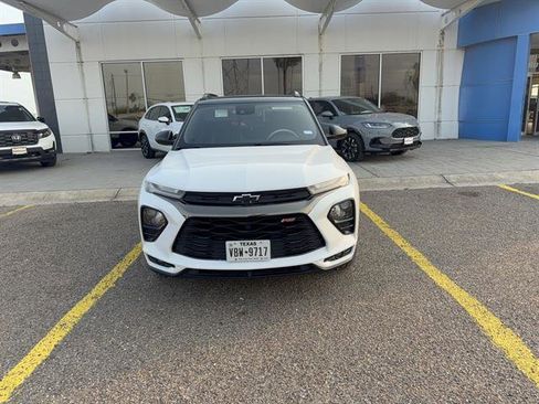 Used 2023 Chevrolet TrailBlazer RS w/ Convenience Package FWD image 2