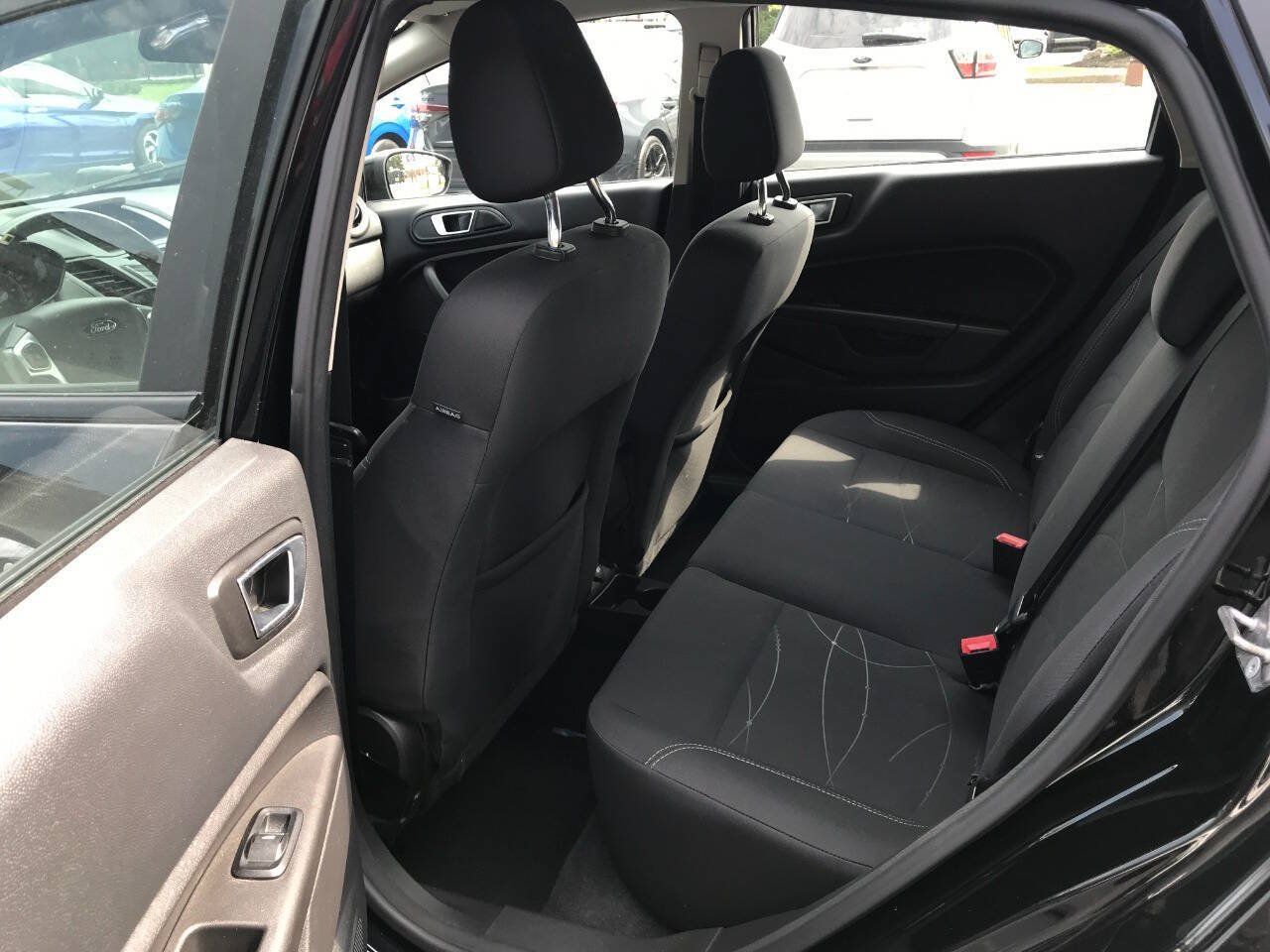 Used 2016 Ford Fiesta SE w/ Cold Weather Package FWD image 10