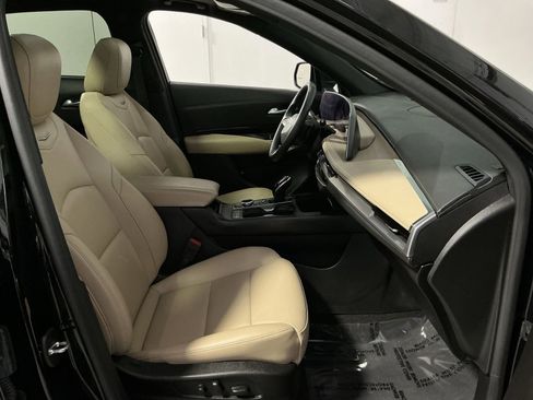 Used 2024 Cadillac XT4 Luxury w/ Cold Weather Package AWD/4WD image 26