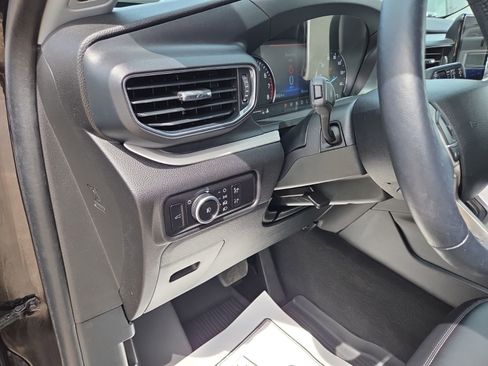 Used 2023 Ford Explorer XLT w/ Equipment Group 202A AWD/4WD image 27