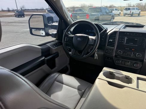 Used 2017 Ford F250 XL w/ Power Equipment Group image 32