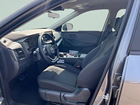 Used 2023 Nissan Rogue S image 9