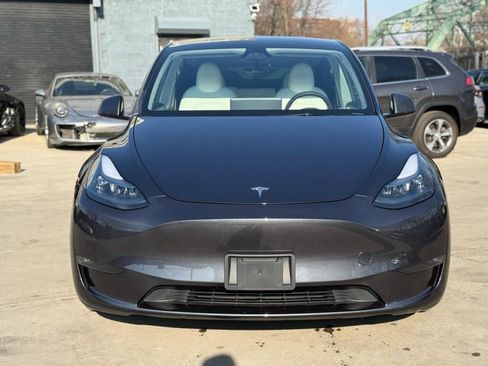 Used 2025 Tesla Model Y Performance image 1