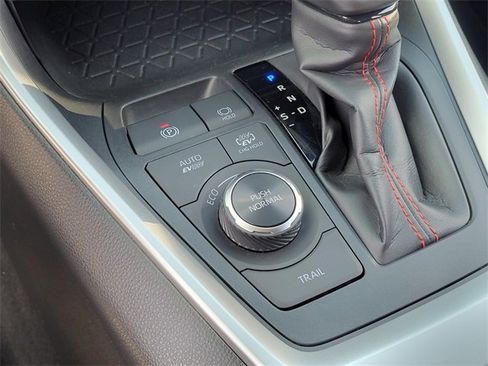 Used 2023 Toyota RAV4 SE image 27