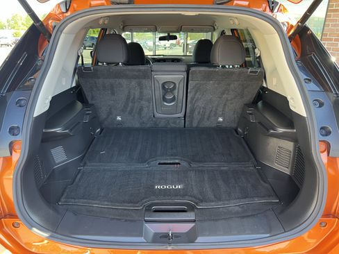 Used 2018 Nissan Rogue SV AWD/4WD image 37