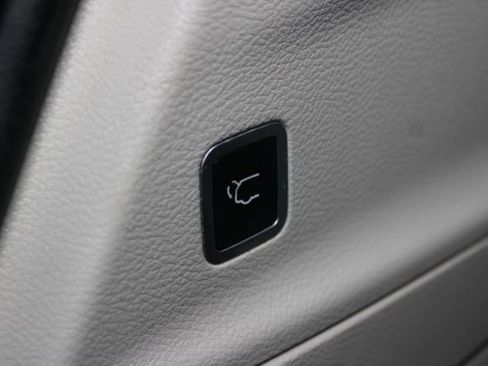 Used 2017 Chrysler Pacifica Touring-L Plus image 27