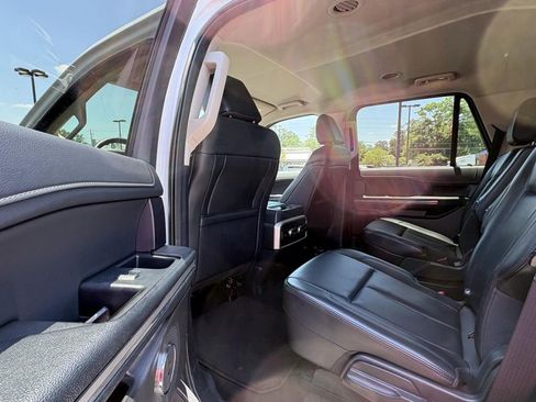 Used 2024 Ford Expedition XLT AWD/4WD image 9