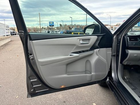 Used 2017 Toyota Camry LE image 10