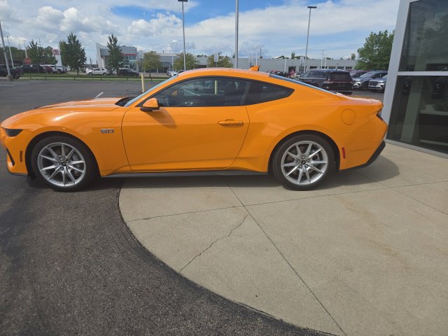Used 2026 Ford Mustang GT Premium RWD image 4