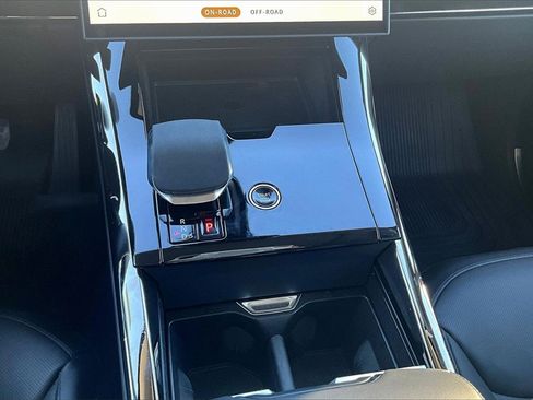 Used 2024 Land Rover Range Rover Sport SE image 24