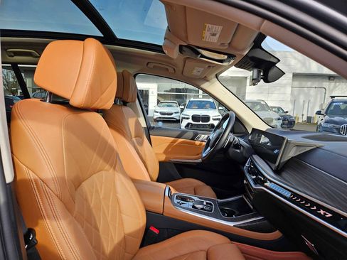 Used 2023 BMW X7 xDrive40i w/ Parking Assistance Package image 10