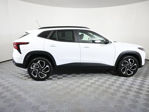 Used 2024 Chevrolet Trax RS FWD image 7