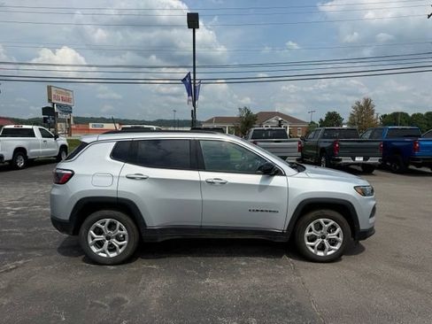 Used 2025 Jeep Compass Latitude AWD/4WD image 8