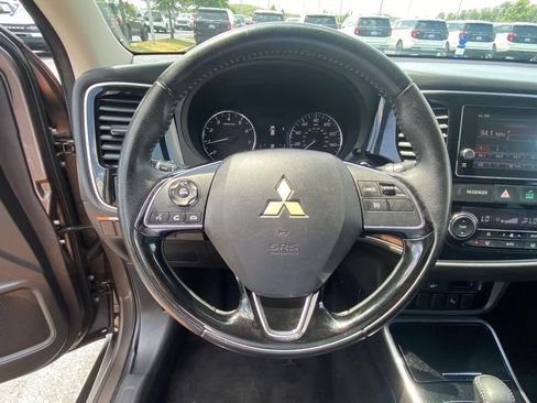 Used 2018 Mitsubishi Outlander SE FWD image 13