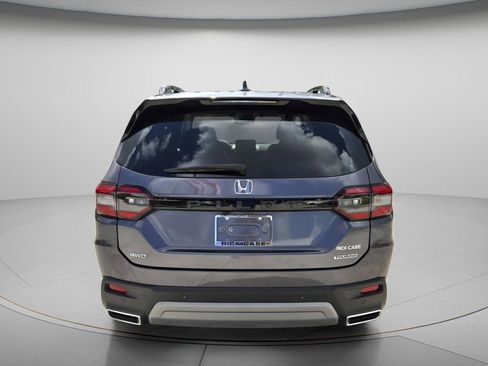 Certified 2024 Honda Pilot Touring image 6