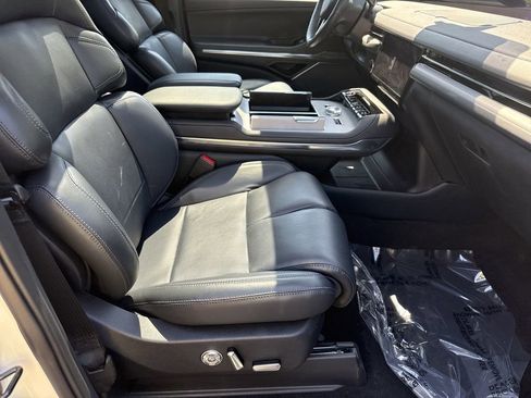 Used 2025 Lincoln Navigator Reserve w/ Jet Appearance Package image 5