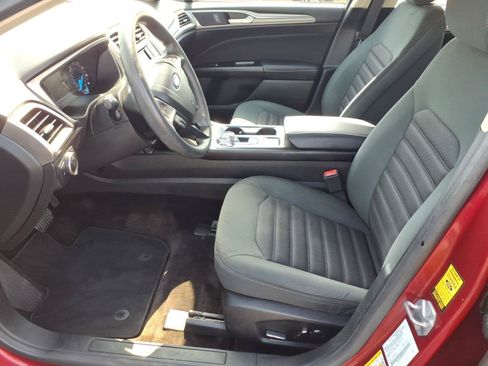 Used 2017 Ford Fusion SE FWD image 8