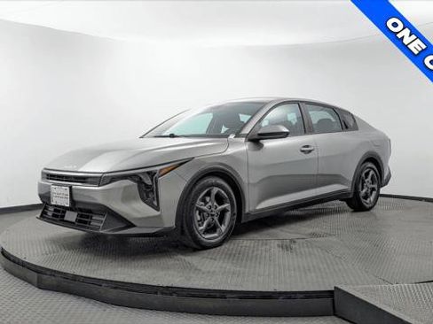 Used 2025 Kia K4 FWD image 2