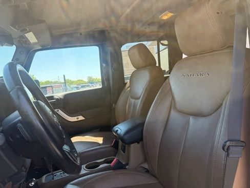 Used 2016 Jeep Wrangler Unlimited Sahara w/ Connectivity Group AWD/4WD image 8