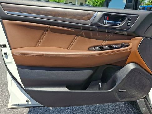 Used 2019 Subaru Outback 2.5i Touring AWD/4WD image 12