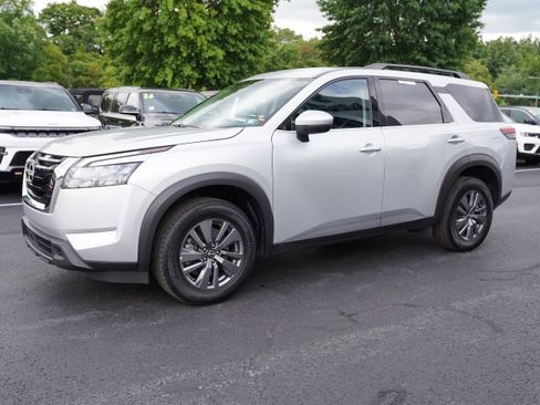 Used 2025 Nissan Pathfinder SV AWD/4WD image 11