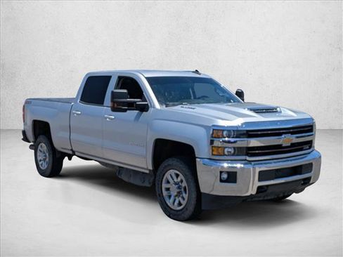 Used 2019 Chevrolet Silverado 2500 LT AWD/4WD image 3