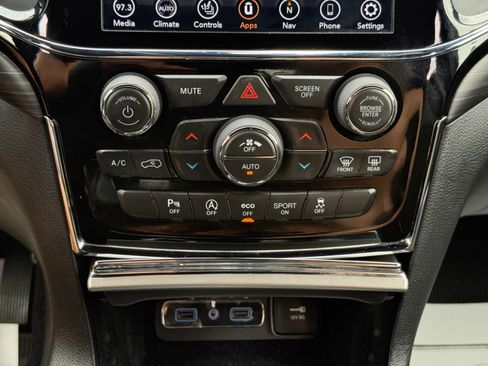 Used 2020 Jeep Grand Cherokee Altitude AWD/4WD image 18