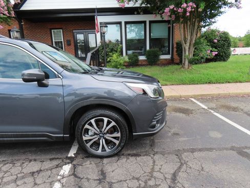 Used 2022 Subaru Forester Limited AWD/4WD image 10